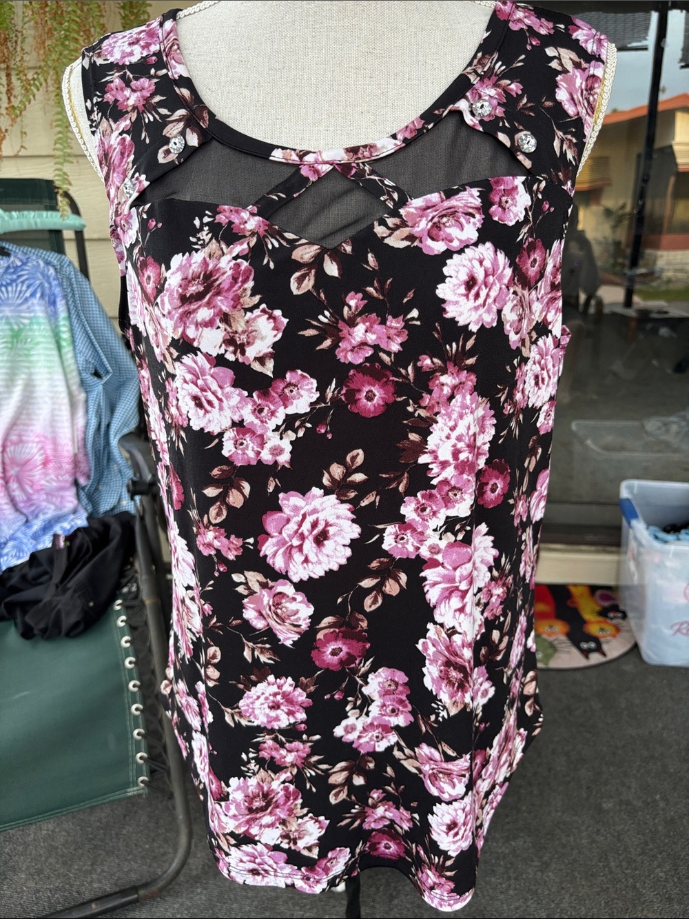 Sleeveless Floral Mesh Yoke Tank Top - Black & Pink